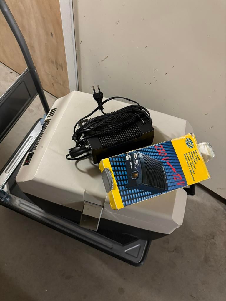 Waeco koelbox 12/230 volt, Ophalen, Zo goed als nieuw, Elektrisch