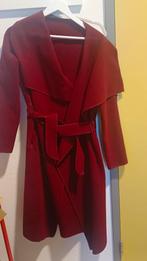 Elegante rode damesjas - One size, Kleding | Dames, Jumpsuits, Ophalen of Verzenden, Zo goed als nieuw, Maat 38/40 (M), Rood