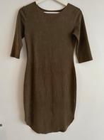 Groene suede-achtige jurk van Drôle de Copine - Maat M, Maat 38/40 (M), Ophalen of Verzenden, Zo goed als nieuw, Boven de knie