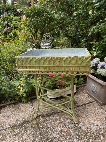 Franse brocante rieten plantenbak met zinken binnenbak beschikbaar voor biedingen
