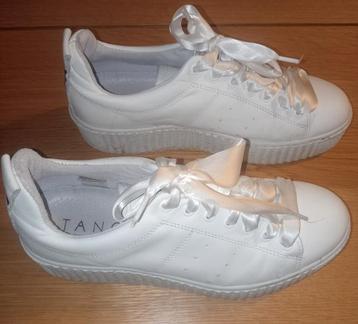 Tango Sneakers Maat 38  beschikbaar voor biedingen
