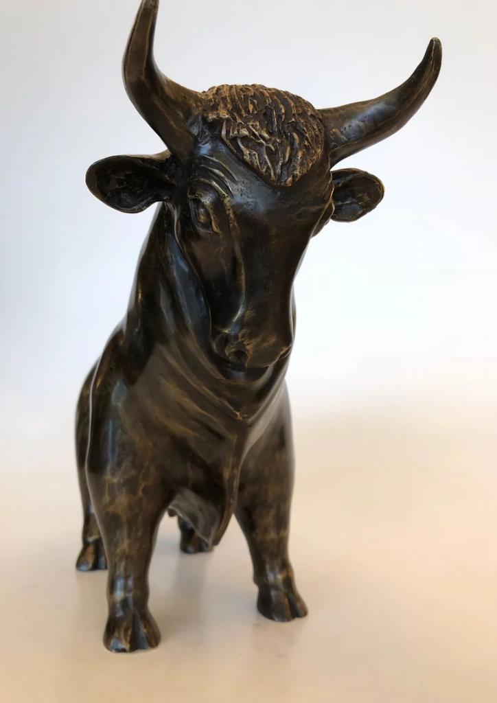 Sterke stier in het brons .Kleine uitvoering. Echt brons, Antiek en Kunst, Kunst | Beelden en Houtsnijwerken, Ophalen of Verzenden