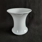 Lage, witte vaas gemerkt Hutschenreuther Germany, Ophalen, Wit, Aardewerk of Porselein, Zo goed als nieuw