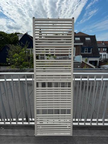Badkamer radiator. Zeer goede staat. Gebroken wit.  beschikbaar voor biedingen