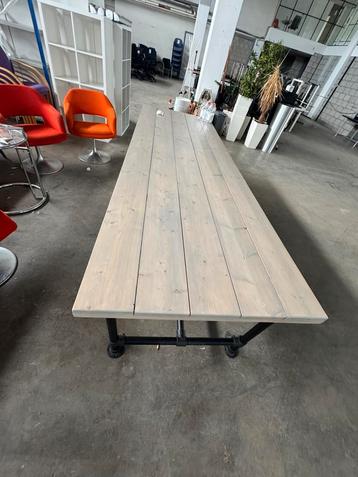 Diverse Tafels met Stijgerbuis Frame te Koop beschikbaar voor biedingen