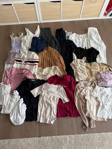 Groot pakket meisjeskleding maat Xs-S beschikbaar voor biedingen