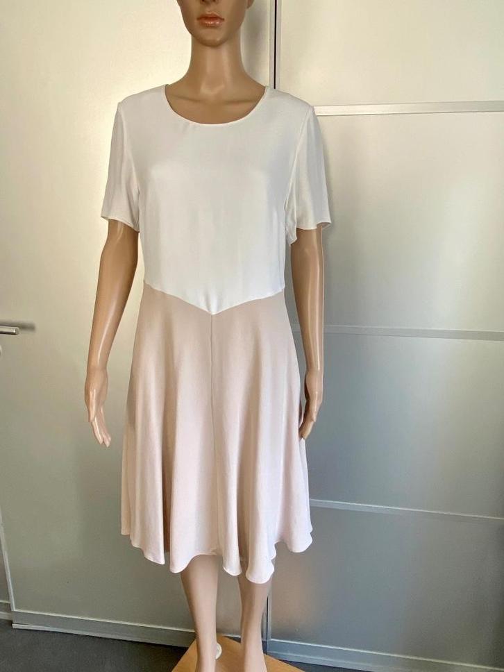 i479 Stroke maat 38=M jurk jurkje beige/wit, Kleding | Dames, Jurken, Zo goed als nieuw, Maat 38/40 (M), Beige, Knielengte, Ophalen of Verzenden