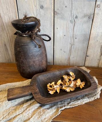 Decoratieve houten schep beschikbaar voor biedingen