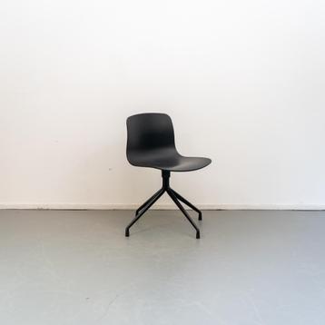4 Hay About a chair AAC10 Zwart showroom modellen beschikbaar voor biedingen