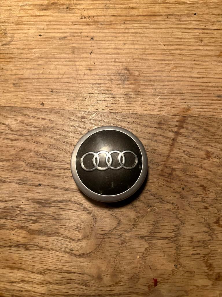 Audi zwart Naafkap Velg 60mm  Zilver/Chroomrand, Auto diversen, Wieldoppen, Gebruikt, Ophalen of Verzenden