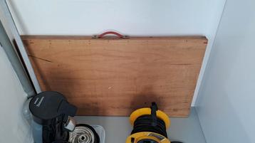 Inklapbare behangtafel beschikbaar voor biedingen