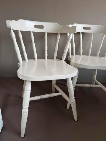 2 antieke eetkamerstoelen beschikbaar voor biedingen