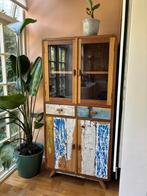 Vitrinekast van hout uit bali, Huis en Inrichting, Kasten | Buffetkasten, Met deur(en), Zo goed als nieuw, 150 tot 200 cm, 25 tot 50 cm