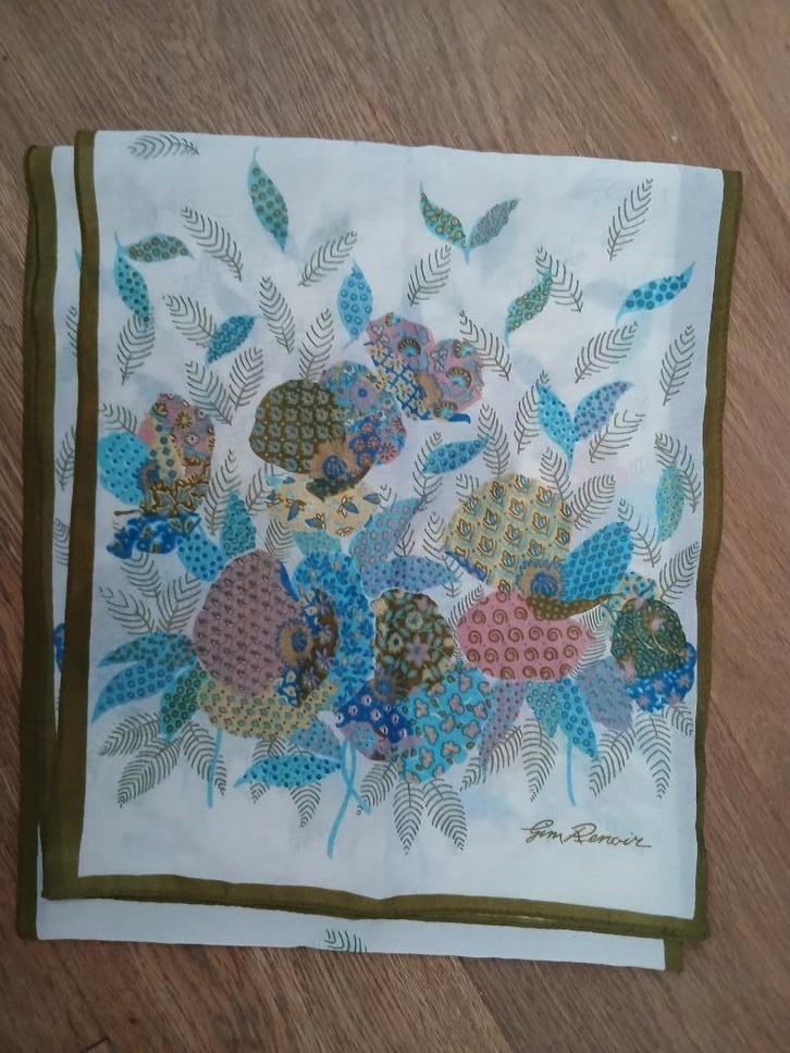 Prachtig Franse vintage Gim Renoir sjaaltje, Kleding | Dames, Mutsen, Sjaals en Handschoenen, Nieuw, Sjaal, Maat 38/40 (M), Ophalen of Verzenden