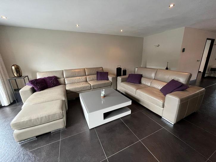 Chateau d'Ax Zitbank en zitbank met Longchair en Poef, Huis en Inrichting, Banken | Bankstellen, Zo goed als nieuw, Hoekbank, Vierpersoons of meer