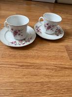 2 Kopjes en Schotels met Bloemenmotief, Huis en Inrichting, Gebruikt, Ophalen of Verzenden, Overige stijlen, Kop(pen) en/of Schotel(s)