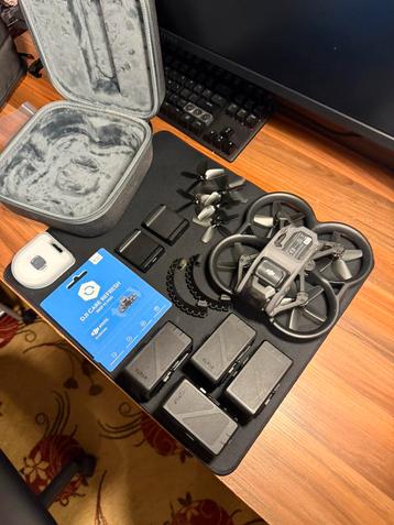 Dji avata 1 set + 2 batteries + 2 case + accessories beschikbaar voor biedingen