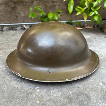 Canadese mk2 helm beschikbaar voor biedingen