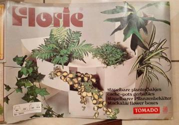 Vintage Tomado Florie stapelbare plantenbakjes beschikbaar voor biedingen