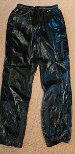 Glanzende Zwarte Parachute Broek - Maat S - Nieuw!, Kleding | Dames, Broeken en Pantalons, Ophalen of Verzenden, Nieuw, Zwart