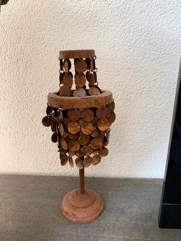 Kandelaartje roest beschikbaar voor biedingen