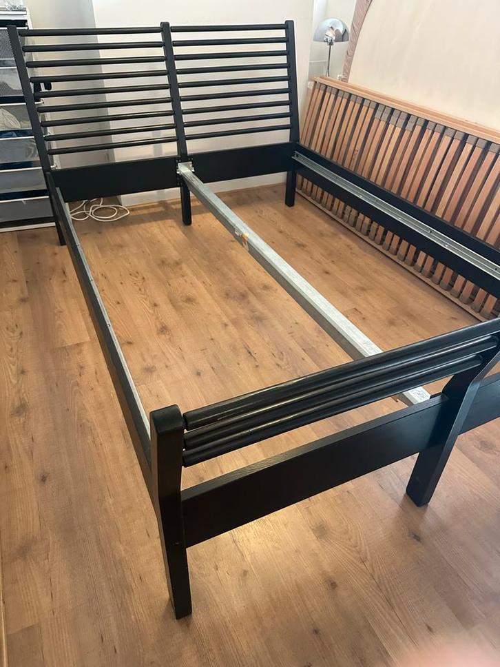 IKEA Sorum bedframe 140x200 zwart - gebruikt, Huis en Inrichting, Slaapkamer | Bedden, Gebruikt, Tweepersoons, 140 cm, 200 cm