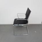 Vergaderstoel met schade - zwarte skai, Ophalen, Gebruikt, Eén