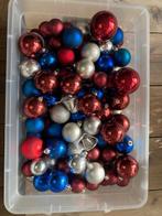 Kerstballen rode blauwe zilvere 115 stuks,  nog wat spullen, Diversen, Ophalen of Verzenden, Zo goed als nieuw