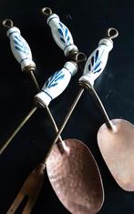 Vintage koperen keramieken 4 delig bestek Delfts blauw wit, Huis en Inrichting, Keuken | Bestek, Ophalen of Verzenden, Gebruikt