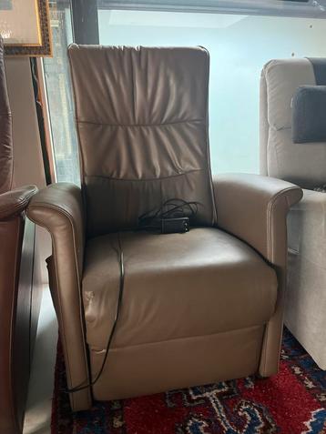Lederen Relaxfauteuil - sta op stoel beschikbaar voor biedingen