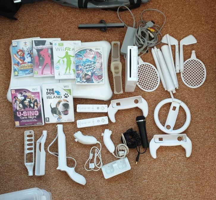 WII game computer met asseccoires, Spelcomputers en Games, Games | Nintendo Wii, Gebruikt, Overige genres, 2 spelers, Vanaf 3 jaar