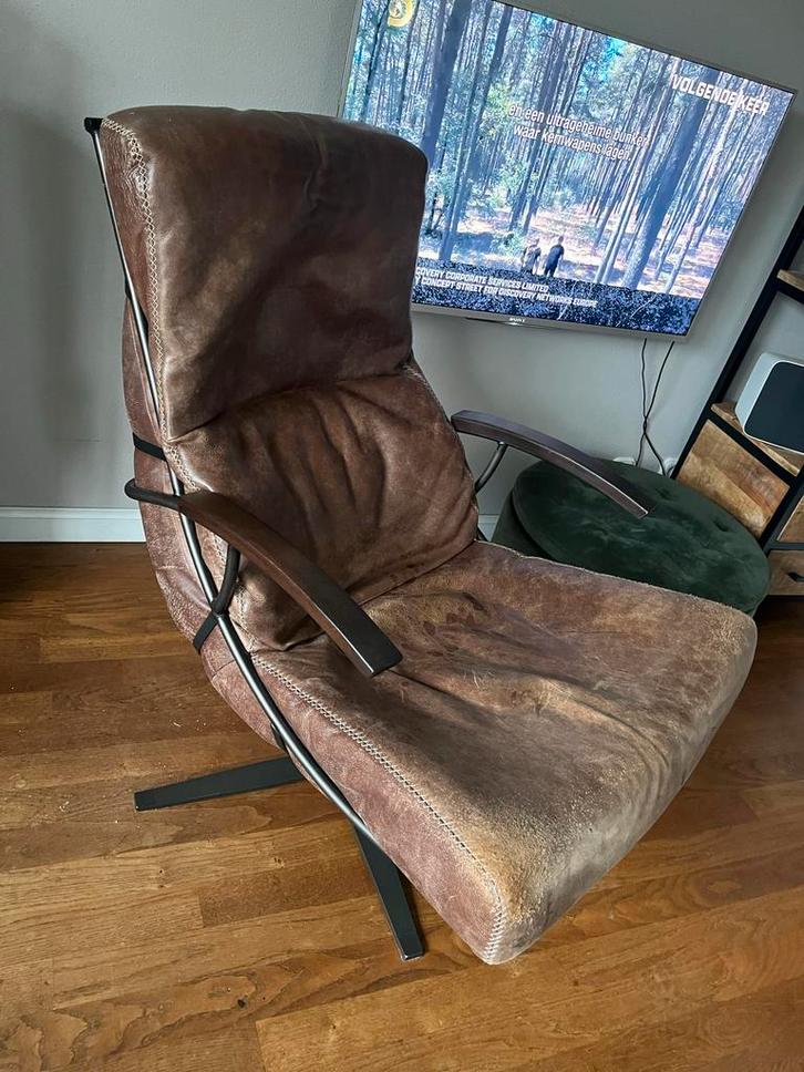 Stoere Leren Fauteuil met ijzeren frame, Huis en Inrichting, Fauteuils, Gebruikt, Leer, 75 tot 100 cm, Minder dan 75 cm, Ophalen of Verzenden