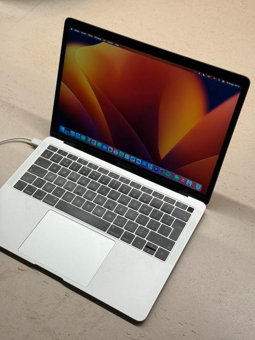 Apple MacBook air 2018 i5, Computers en Software, Apple Macbooks, Gebruikt, MacBook Air, 13 inch, 2 tot 3 Ghz, 128 GB of minder
