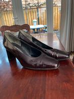 Mooie donkerrode gelakte damesschoe., Kleding | Dames, Schoenen, Ophalen of Verzenden, Nieuw, Sneakers of Gympen