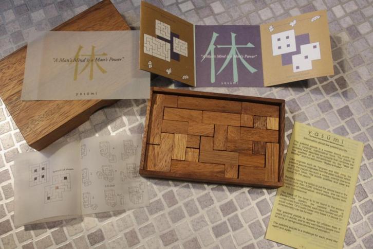 Yasumi, luxe houten versie van Tangram / Rubric's cube, Hobby en Vrije tijd, Gezelschapsspellen | Overige, Nieuw, Een of twee spelers