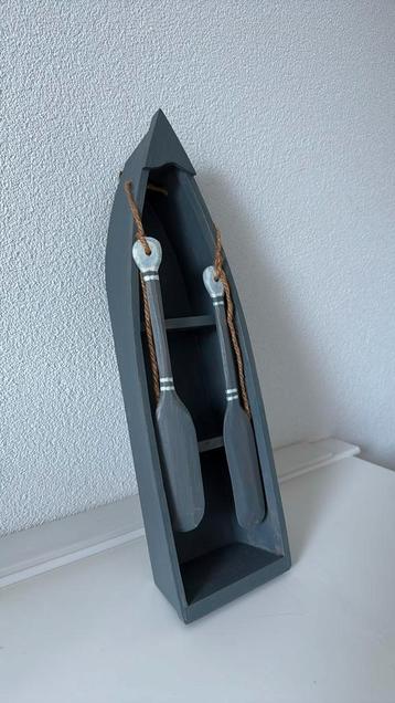 Decoratief bootje beschikbaar voor biedingen