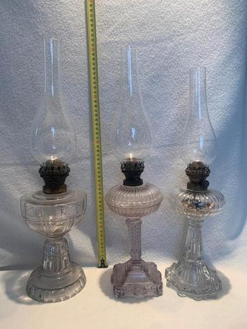 3 Vintage glazen olielampen  beschikbaar voor biedingen