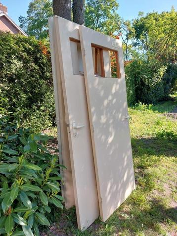 Gratis 5 stuks houten binnendeuren beschikbaar voor biedingen