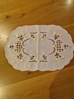 Mooi sierkleedje met bloemen, Huis en Inrichting, Keuken | Textiel, Ophalen of Verzenden, Gebruikt, Wit, Overige typen