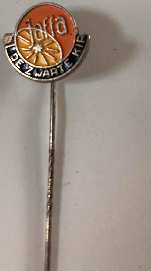 Van Olffen - Hattem speldje Jaffa de Zwarte Kip, Antiek en Kunst, Curiosa en Brocante, Verzenden
