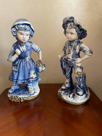 2 decoratieve beelden – jongen en meisje beschikbaar voor biedingen