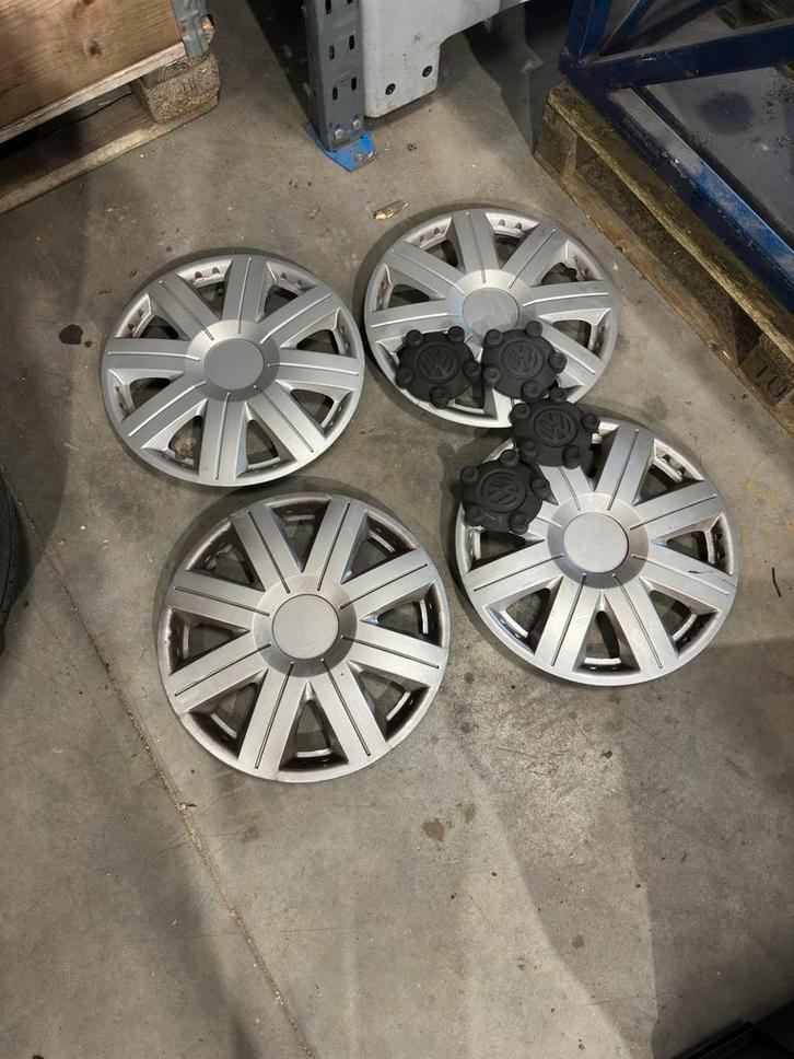 4x Originele VW Wieldoppen - VW Caddy, Auto diversen, Wieldoppen, Zo goed als nieuw, Ophalen