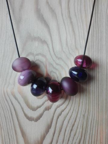 ketting met handgemaakte holle lampwork glaskralen