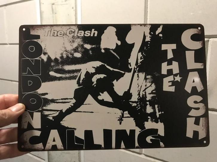 The clash poster metaal, Verzamelen, Posters, Nieuw, Film en Tv, A1 t/m A3, Ophalen of Verzenden