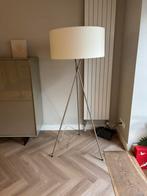 Twee vloerlampen met witte kap 20 euro samen, Ophalen of Verzenden