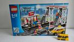 Lego City 7937 Trein Station met extra Taxi., Kinderen en Baby's, Speelgoed | Duplo en Lego, Ophalen of Verzenden, Lego, Zo goed als nieuw