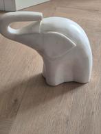 Stenen olifant en panters, Ophalen