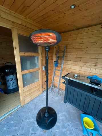 Goed werkende elektrische terrasverwarmer beschikbaar voor biedingen