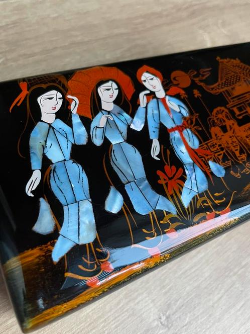 Handgemaakte lakdoos met parelmoer inleg – Aziatisch design, Antiek en Kunst, Kunst | Niet-Westerse kunst, Ophalen of Verzenden