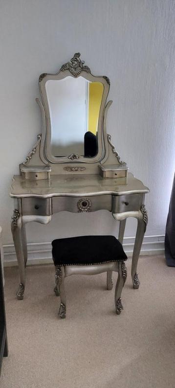 kaptafel met krukje